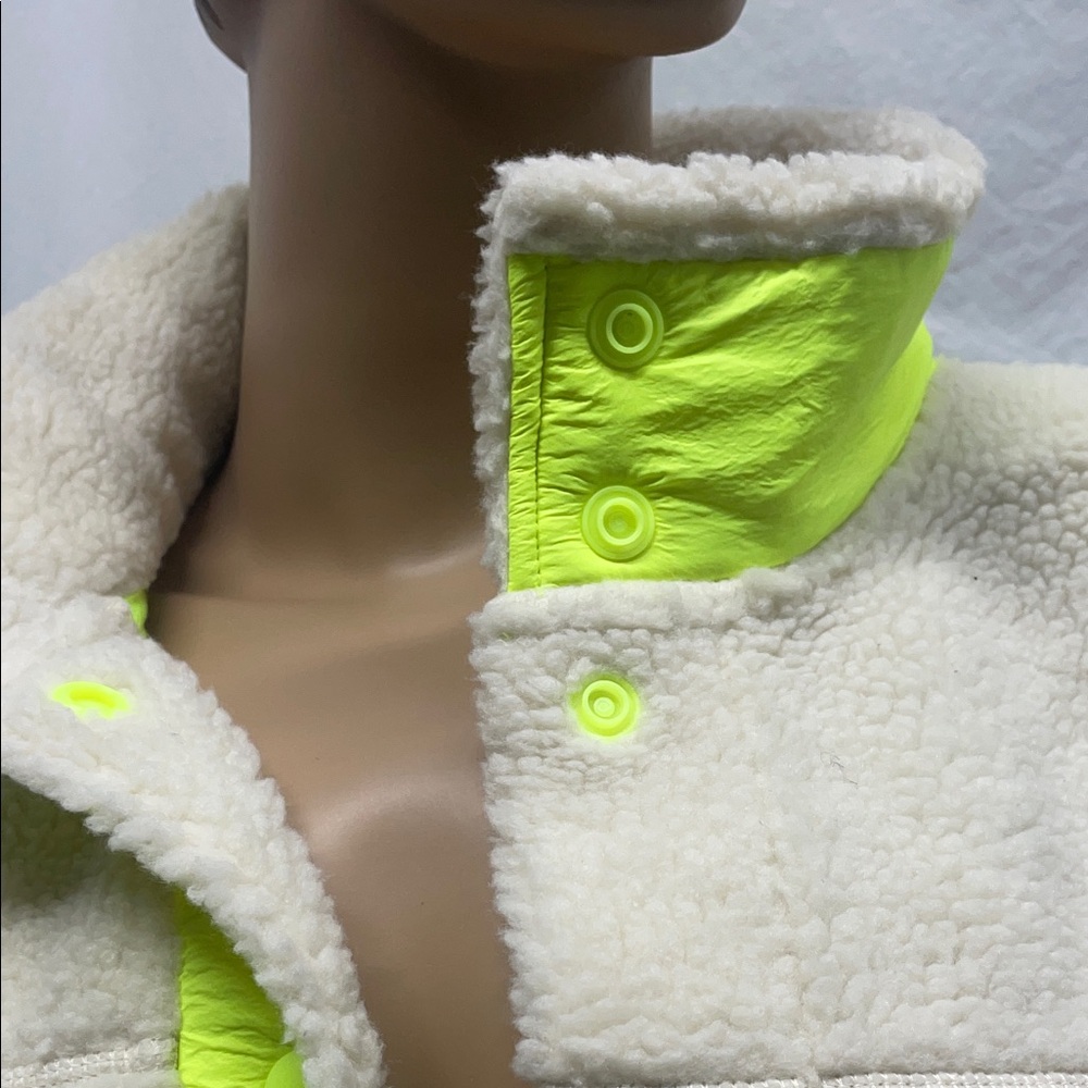 Old Navy Active Cream and Neon Yellow Jacket NWOT - Picture 10 of 10